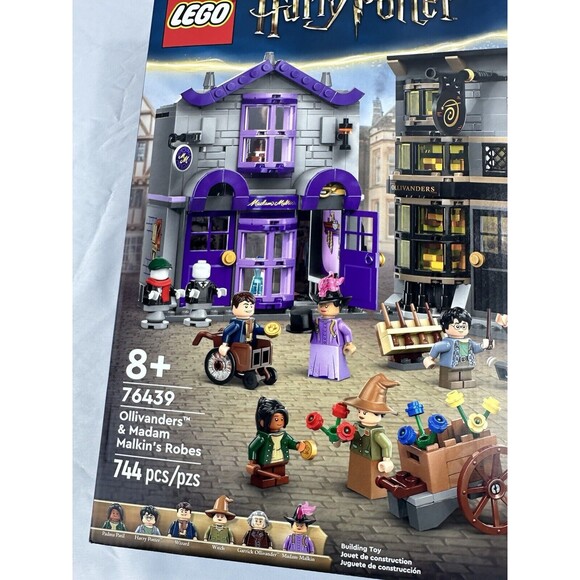 LEGO Harry Potter: Ollivanders & Madam Malkin's Robes (76439) - Picture 8 of 9